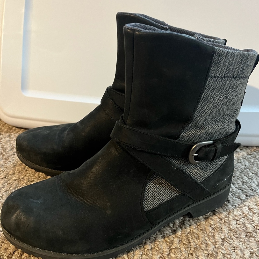 Eddie Bauer Black and Gray Combat Moto Boots with Rubber Sole